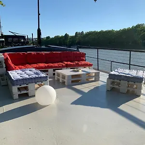 Bateau-hôtel Péniche Sunflower, Paris
